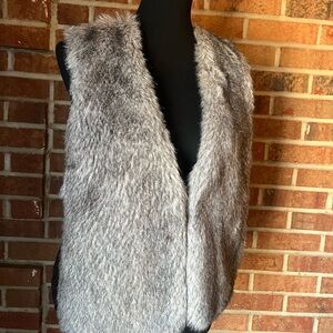 Madison Women L Gray Black Faux-Fur Crochet Knit Back Open Front Vest EUC